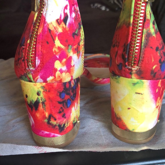 Heels - Picture 4 of 4